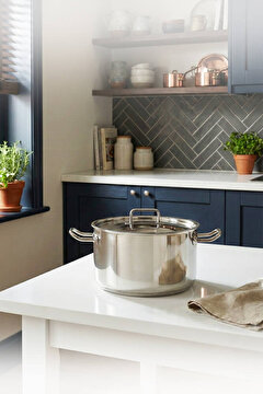 media.product.imagealternatetextformat