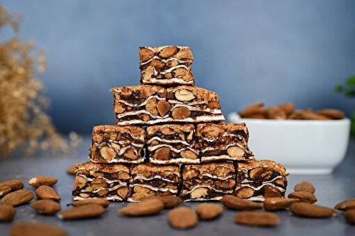 Tadım Dünyası Bademli Çikolatalı Baklava Türk Lokumu 1000 gr. ürün görseli