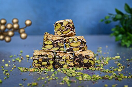 Tadım Dünyası Lotus Fıstıklı Kremalı Baklava Türk Lokumu 1000 gr. ürün görseli