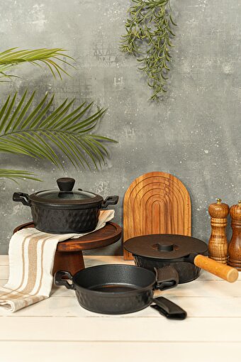 Diamond 5 Parça Yanmaz Yapışmaz Siyah Midi Set. ürün görseli