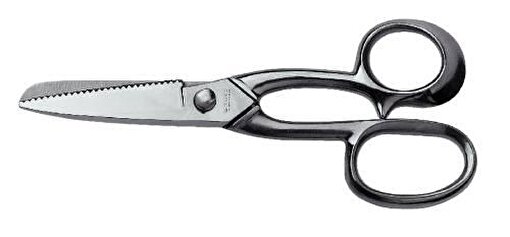 Victorinox 8.1056.21 21cm Tıtrtıklı Balık Makası. ürün görseli